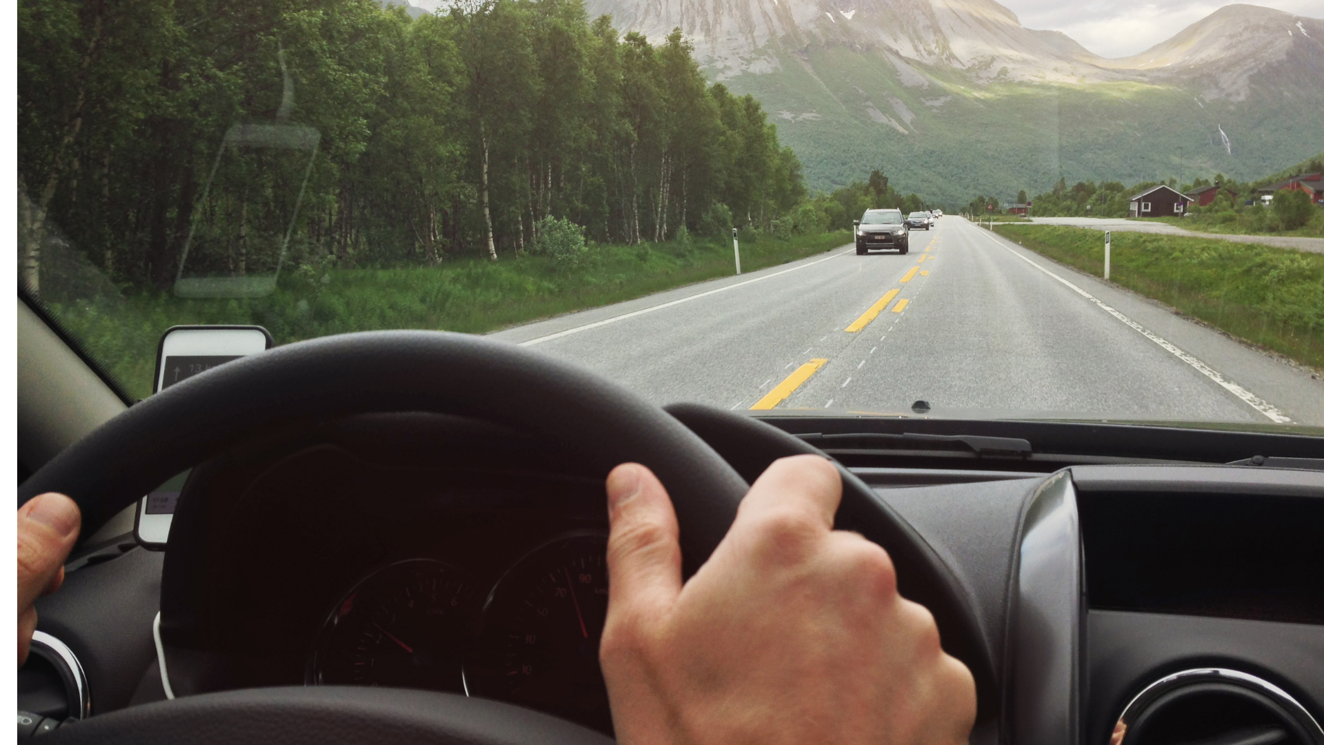 Dịch vụ thuê xe 4-7-16 chỗ uy tín tại Eo Gió - MlinkGo